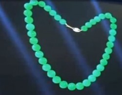 15年前花50万买的翡翠珠子，经专家鉴定：一颗至少50万！