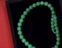 15年前花50万买的翡翠珠子，经专家鉴定：一颗至少50万！