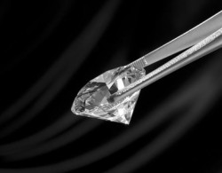 《合成钻石鉴定与分级》团体标准通过评审