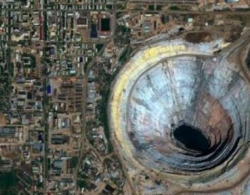 俄罗斯现世界最大钻石坑，被称为是世界上最值钱的坑洞