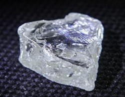 俄罗斯钻石开采商发现一颗重达65.7CT的心形钻石原石